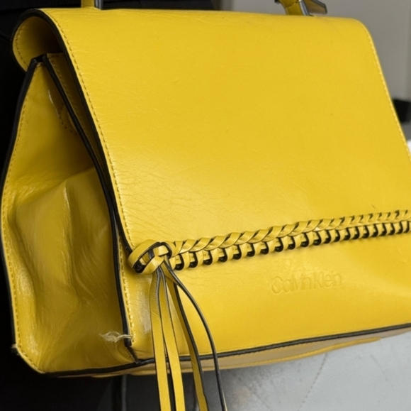 Calvin Klein Charm Crossover  Bag Sunshine Yellow - Picture 1 of 4